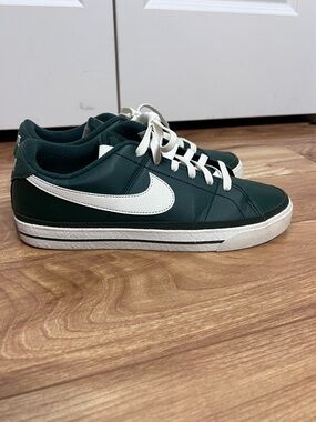 Nike Court Sneakers – Green/White – Men’s 8.5 (Women’s 10)